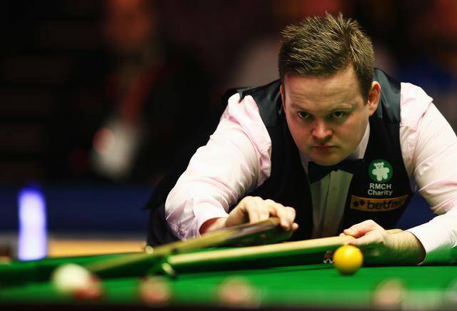 躺着进球，热那亚前锋科隆博在倒地情况下一脚完成破门